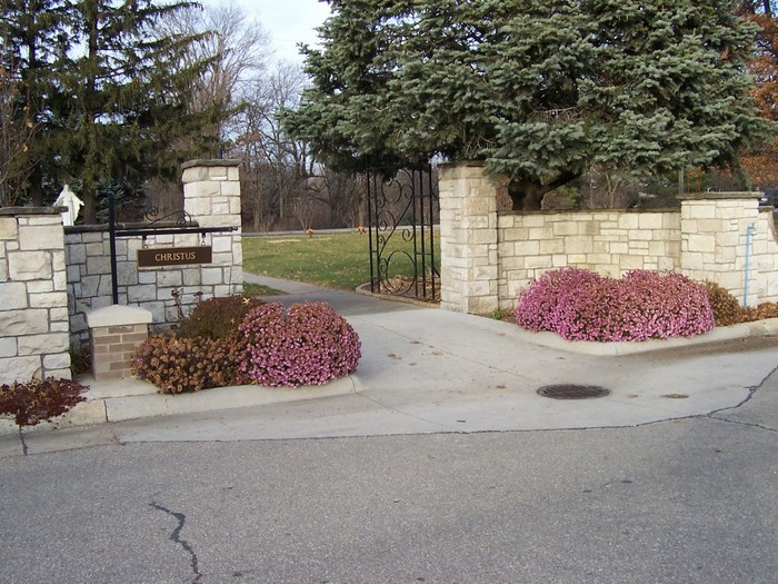 Highland Memory Gardens Cemetery